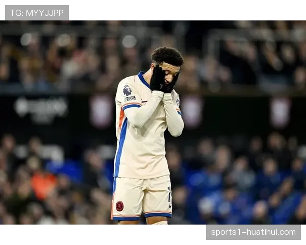 切尔西中场缺乏覆盖出球枢纽，导致攻防转换时常出现脱节